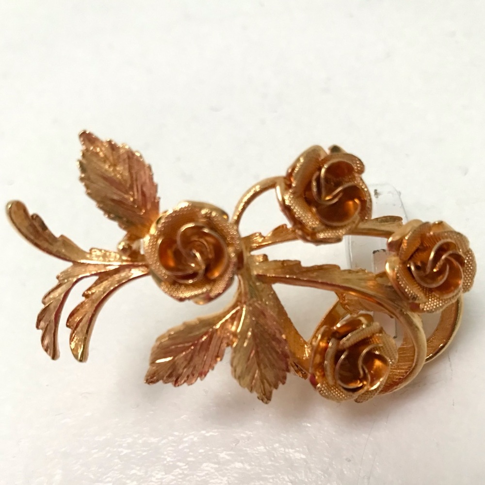💰2/$25 Vintage, Coro likely, Gold toned IntricateFloral Brooch
